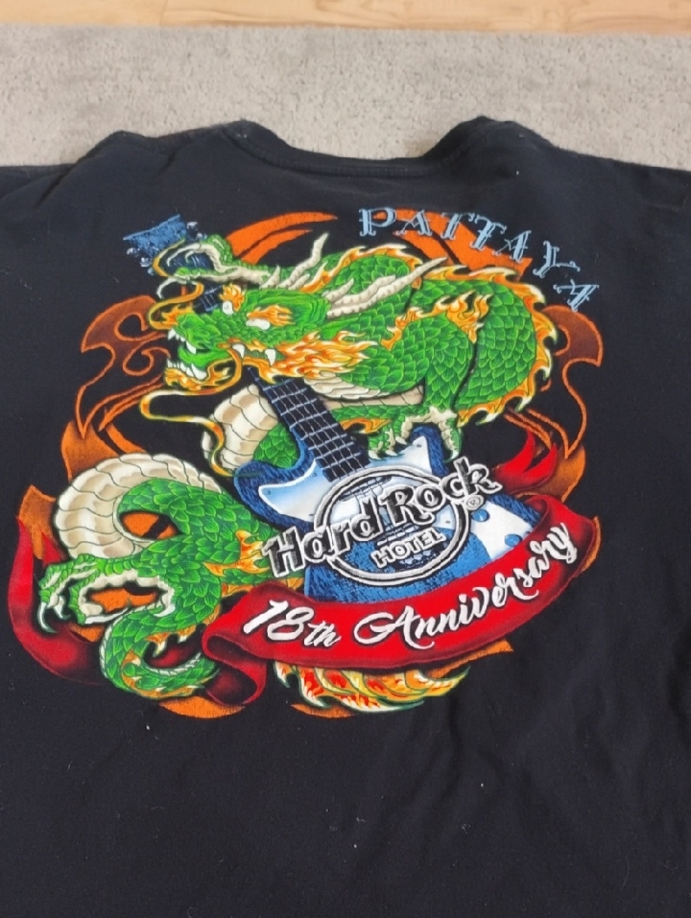 Hard Rock Cafe Mens XL Black Tee with Green Dragon Anniversary Graphic